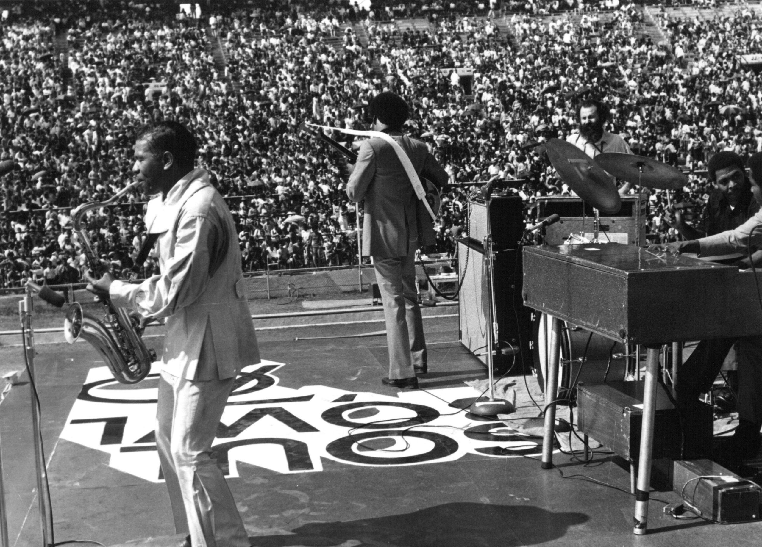Jr. Walker: Put my toothbrush in my hand, and let me be a travelin’ man. Tina Turner and Ikettes